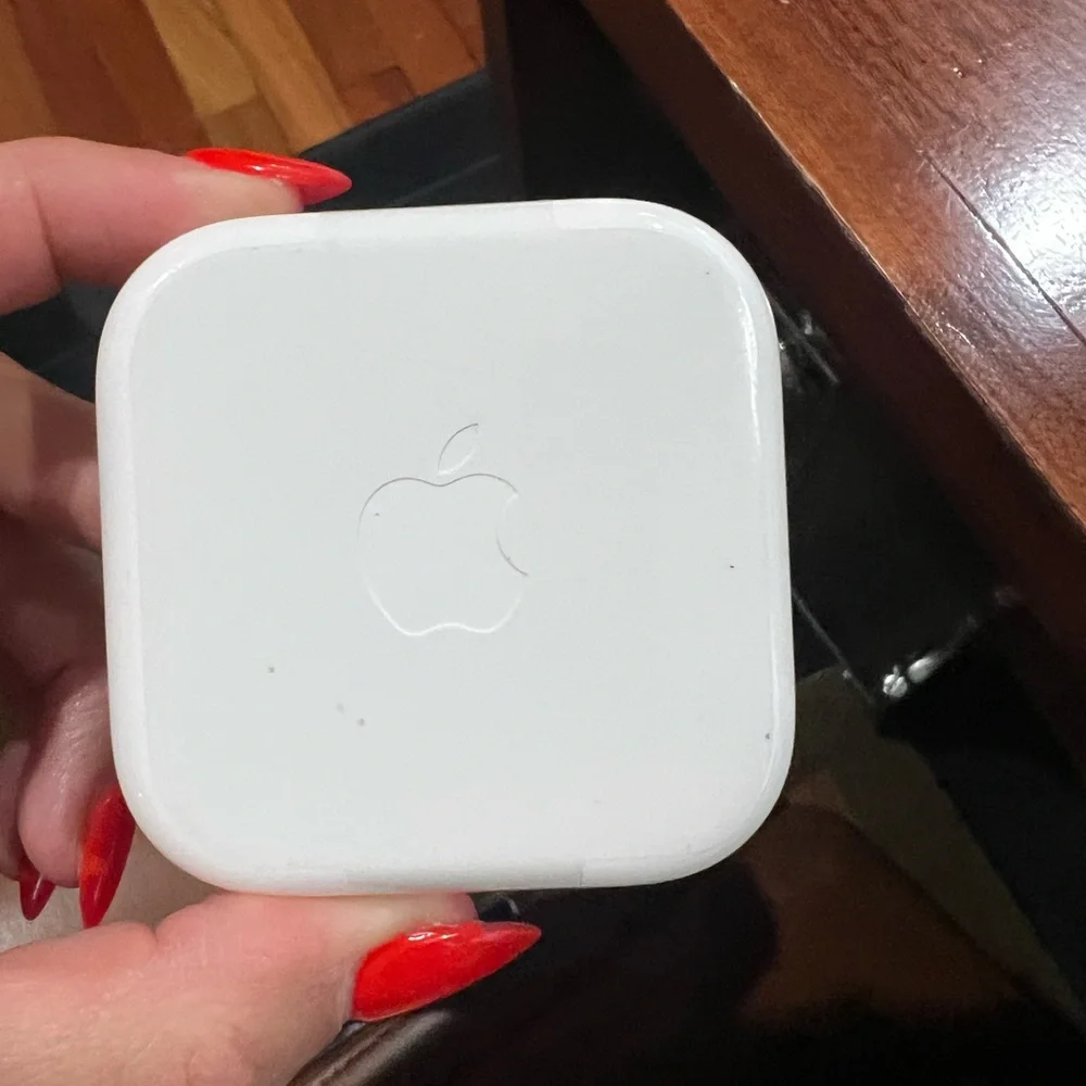 Apple Wired EarPods with 3.5mm Headphone Plug
